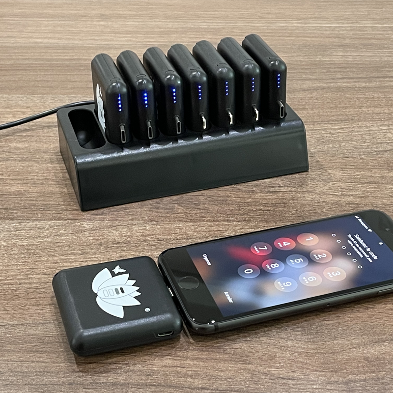 Chargeur Jusqu'à 8 smartphones avec une capacité de 1 800 mA - MOBIL COMPACT_0