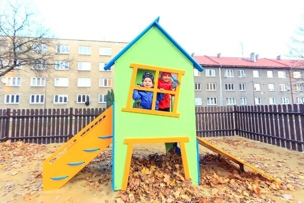 Maisonnette pour aire de Jeux conforme EN1176 - Référence BT12020_0