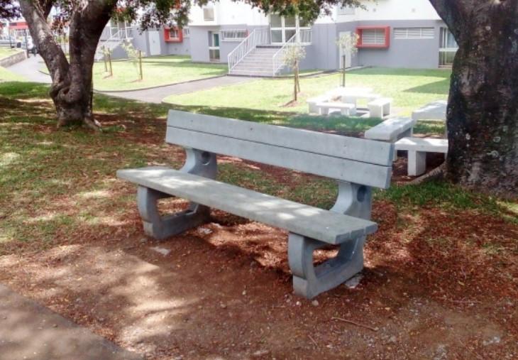 Banc urbain recyclé - dossier en brique alimentaire recyclée - 1500 mm - 80 kg - gris - 100% français_0