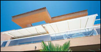 Store banne classique Lisbonne - motorisé SOMFY avec lambrequin décoratif_0