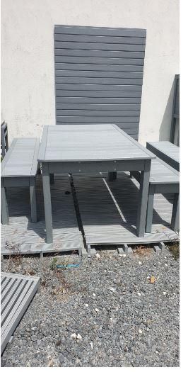 Ensemble Vonne - Table et 2 banquettes en polyal 100% recyclé, dimensions robustes et coloris naturel_0