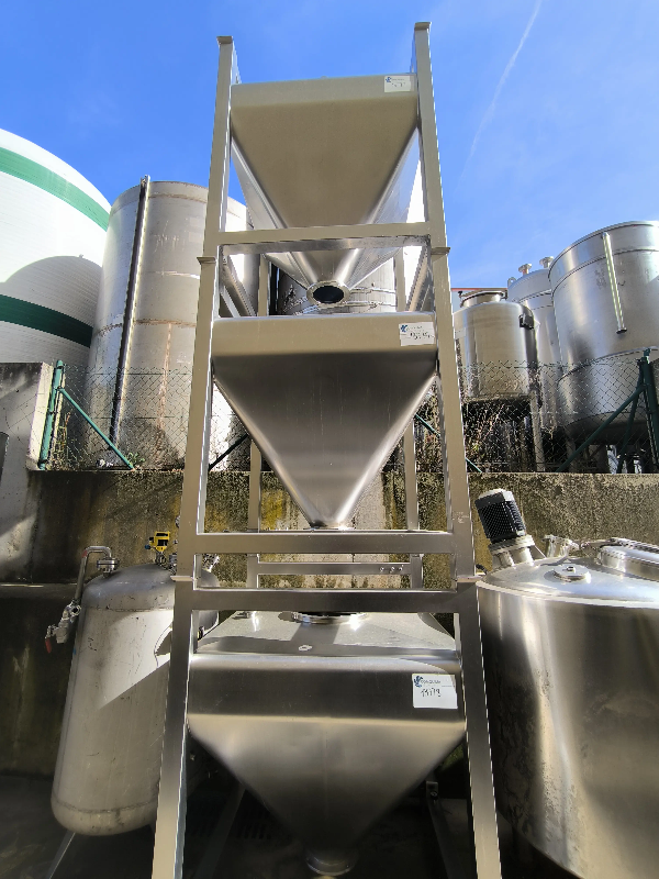 Cuve conique stabilisable en acier inoxydable 675 litres - référence                        :                         c13777 - c13778 - c13779_0