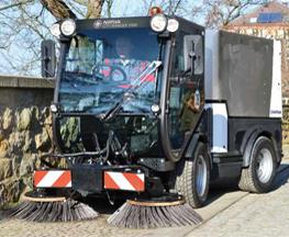 CR 3500 - Balayeuse de voirie avec largeur de balayage jusqu'à 3.1 m et cuve d'eau 510 L_0