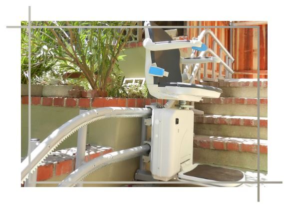 Monte-escalier extérieur pour escaliers tournants avec paliers et virages - Handicare 2000_1