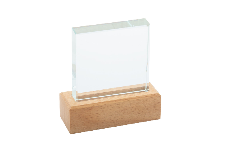 Trophée en verre avec socle en bois de hêtre - livré dans une boîte cadeau kraft_0
