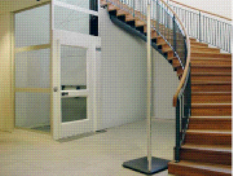 Élévateur PMR fixe Aritco - pour 2 niveaux et plus - portes automatiques et accès équerre_0