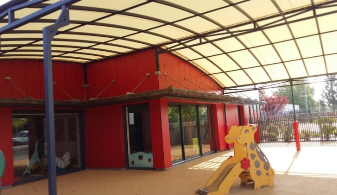 Préau en aluminium sur-mesure, personnalisable et résistant - Pour cours, jardins, terrasses et places_0