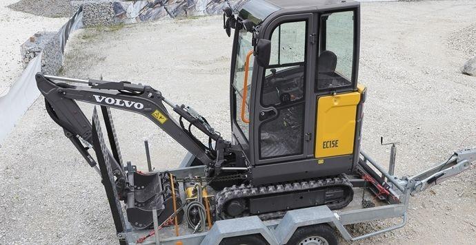 Mini-pelle sur chenilles Volvo EC15E - compacte, 12 kW, 1640 Kg, godet 0.01-0.05 m3_0