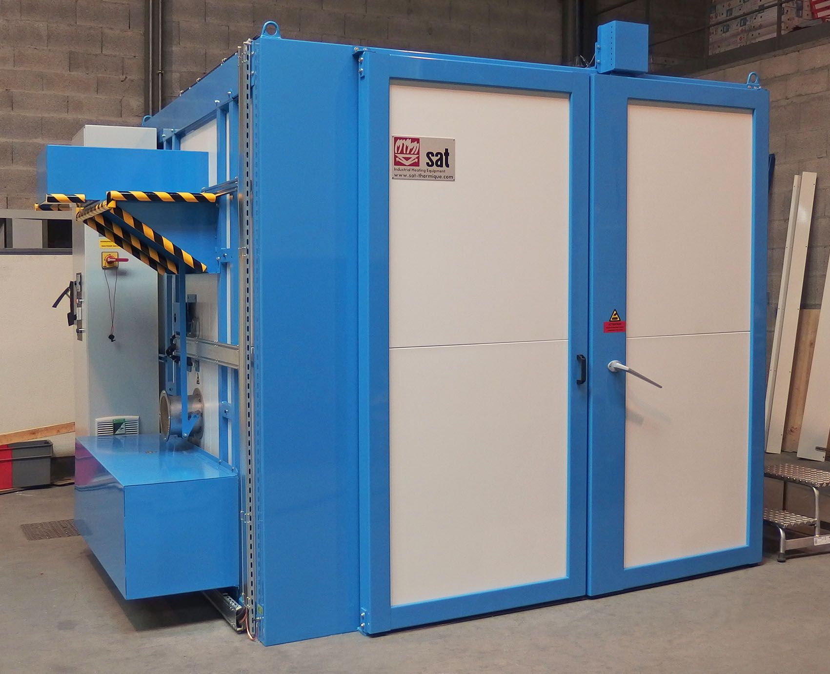Tunnel de traitement thermique à manutention au sol - grands volumes avec turbo-convection - normes AMS 2750D, Nadcap, ATEX_0
