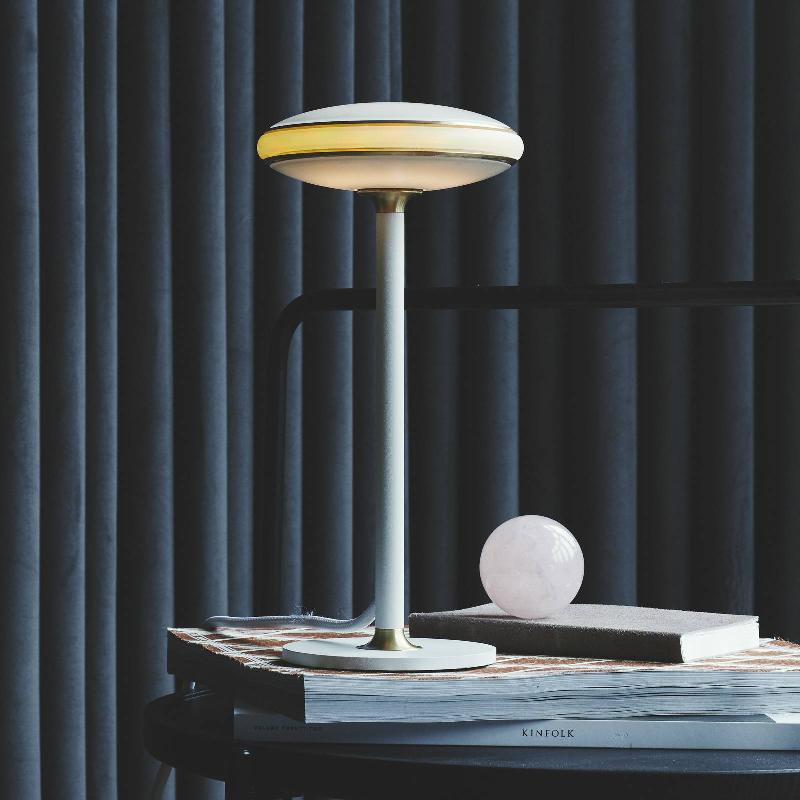 SHADE LIGHTS SHADE ØS1 LAMPE À POSER LED LAITON, SOCLE BLANC