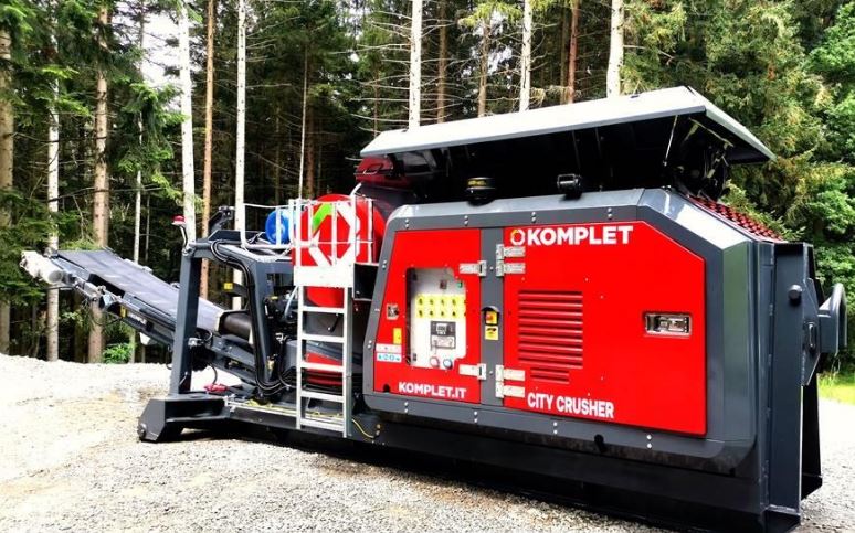 Concasseur à mâchoires, équipé d'un système de levage à crochet pour faciliter le transport - komplet citycrusher 704_0