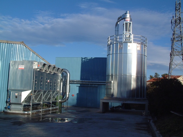 Silo de stockage sur mesure avec garde corps parfait pour stocker le bois, coupeaux, divers_0