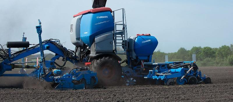 Semoir pneumatique Solitair 25 - LEMKEN - largeur de travail 4 à 6m et dose de 0,5 à 500 kg/ha_0