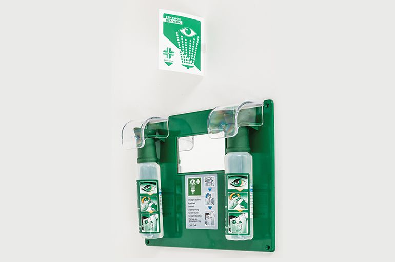 Iwa 8252 OC - Rince-œil mural Farmor - 2 flacons de sérum physiologique 250 ml - Poids : 1.17 kg_0