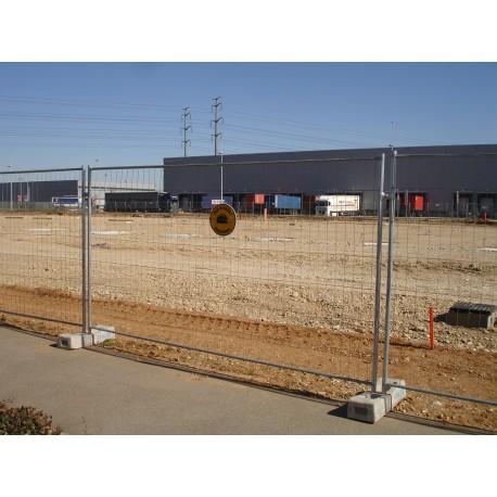 Barrière de chantier mobile grillagée - modèle Rempart - 4 tubes - 3.50 m x H 2 m - galvanisée avec plots béton et collier 02-CGPB-1_0
