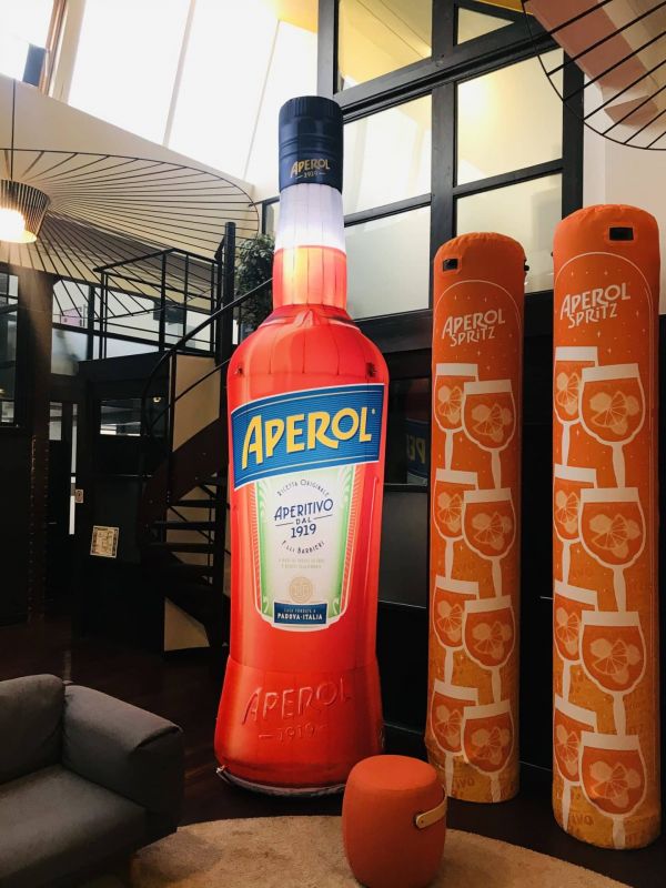 Totem gonflable publicitaire - Airsystems - aux couleurs du mythique APEROL pour dynamiser vos opérations marketing_0