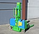 Transpalette embarqué électrique 1 tonne - 1000 mm - Équipé de longerons escamotables et moteur de levage 800W_0