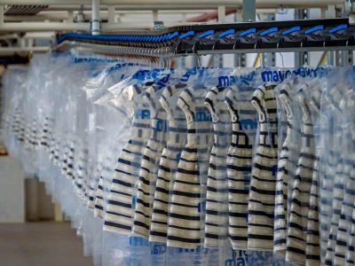 Convoyeur aérien à clip sans pression pour vêtements - Accumulation et séparation automatique_0
