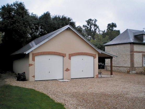 Garage en béton enduit - modulable avec menuiseries variées - abrisdis_0