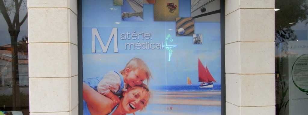 Vitrophanie sur mesure, idéal pour transformer une vitrine en une grande surface d'affichage imprimée - OUEST ENSEIGNES_1