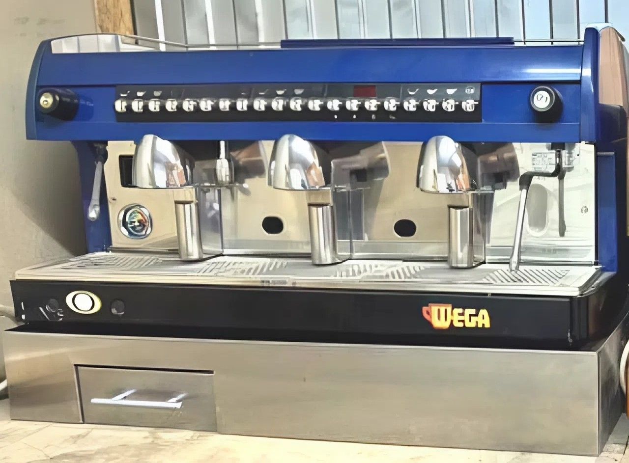 Machine à café professionnelle WEGA Sphera semi-automatique 3 groupes_0