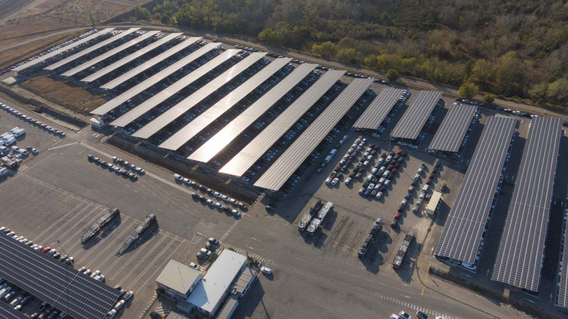 STVA - Ombrière de parking Urbasolar - Puissance 8.98 MWc pour protection de véhicules_0