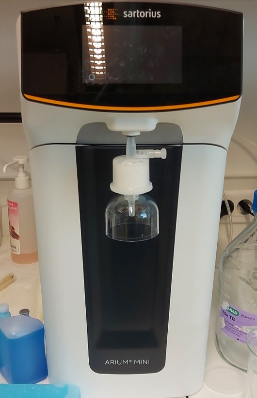 Système de purification d'eau de laboratoire de recherche d'occasion - sarorius arium mini plus_0