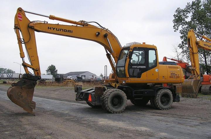 Pelle sur chenille en location, équipée d'un dispositif d'attache rapide idéale pour les travaux de fondations - 18T - PC 18_0