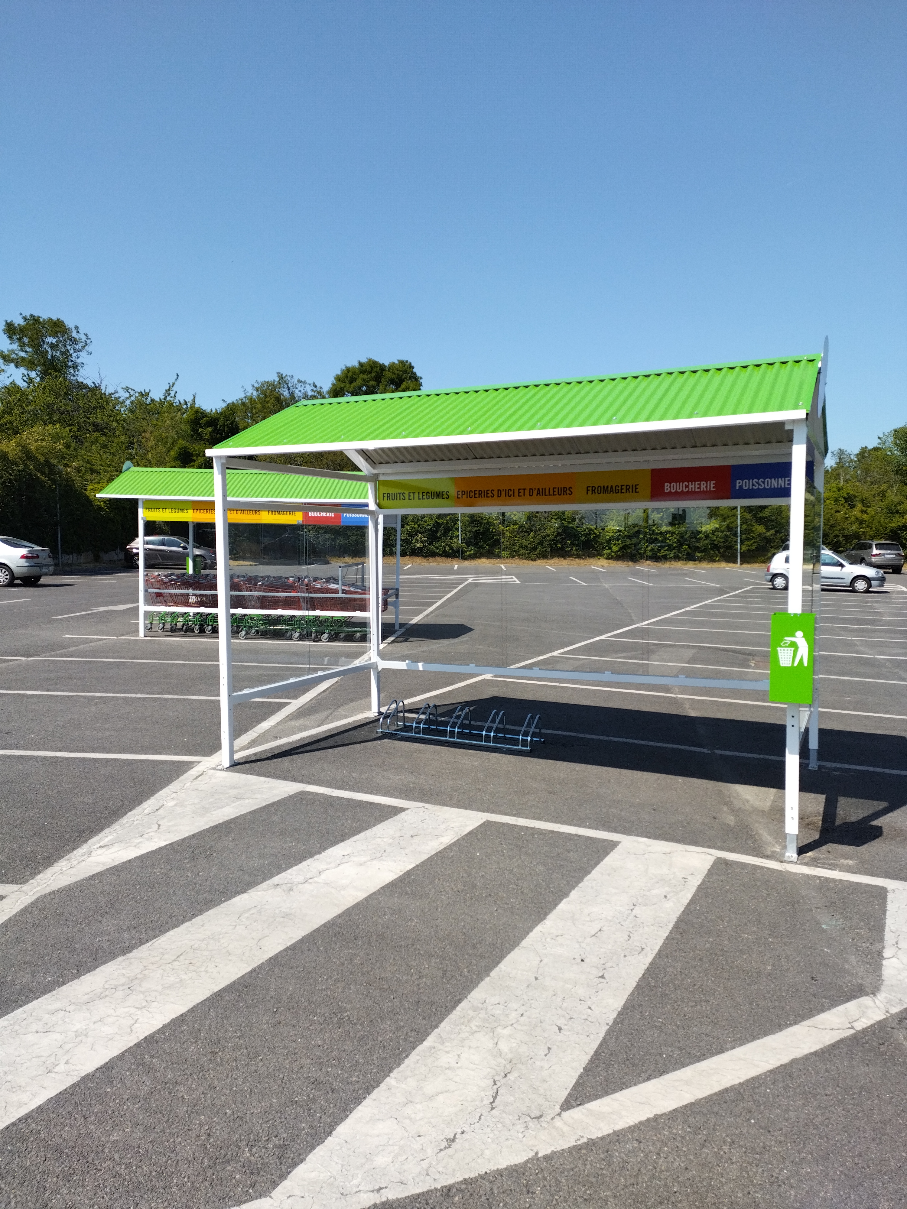 Abri 2 roues à toit double pente en bac acier nervuré pour environnements à forte fréquentation ou soumis aux intempéries- GF2_0