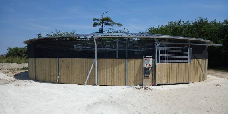 Marcheur CTL circulaire pour chevaux - Modèle semi couvert 4 à 8 places - Diamètre 12 à 20 m_0