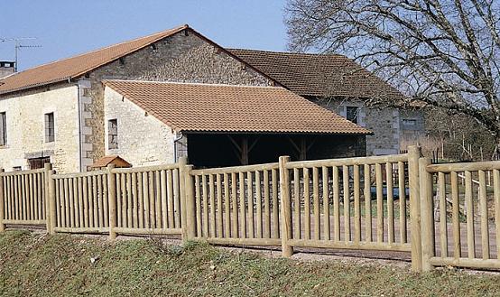 CLÔTURE EN BOIS À EMBOITEMENT / BARREAUDAGES_0