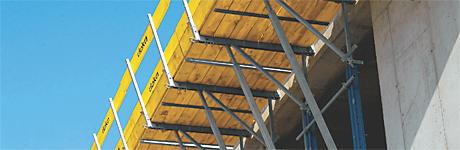 Passerelle repliable k - Doka - prête à l'emploi - norme EN 12811-1 et DIN 4420 - charge admissible 600 kg/m²_0
