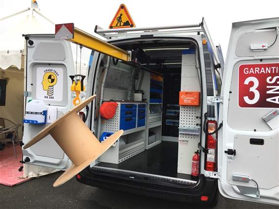 Potence de levage extensible pour véhicule utilitaire - capacité jusqu'à 500 kg - structure en acier avec treuil électrique_0