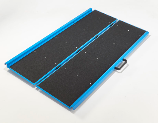 Rampe d'accès pliable en aluminium - 1,36m - Largeur utile 81cm - Charge max 450kg - Antidérapant noir_0