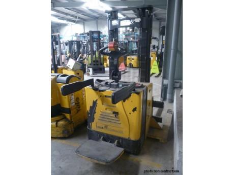 Gerbeur électrique à conducteur accompagnant MS12XIL - Yale - 1200kg, levée 2604 à 4628mm, moteur 24V_0