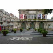 Jardinière urbaine Vanta - design en acier avec bacs amovibles galvanisés en option_0