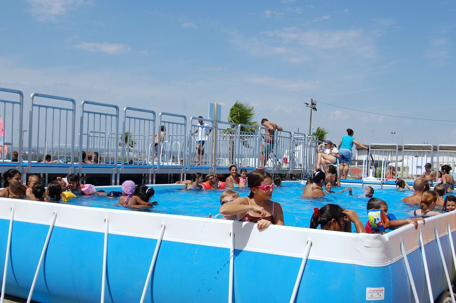 Piscine collective hors-sol - Matériel professionnel - Normes A.R.S - Vente ou location - Toutes dimensions possibles_0