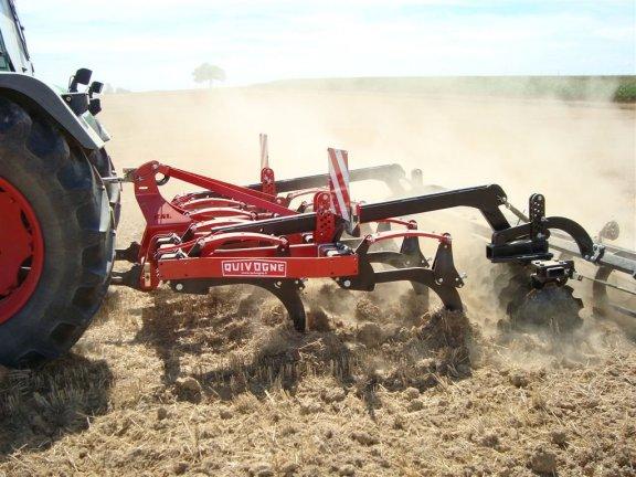 Déchaumeur chisel NSL 410 - 15 dents - tripoutre repliable - Quivogne - largeur 4,10m - robuste et fiable_0