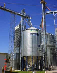 Silo agricole à fond conique 45° ou 60° - acier galvanisé anti-corrosion - capacité de 16 T à 680 T - échelle avec garde-corps et 2 portes d'accès_0