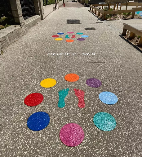 Jeu éducatif thermocolé extérieur à propriétés antidérapantes, idéal pour école primaire ou maternelle - 3600 × 1500 mm_0