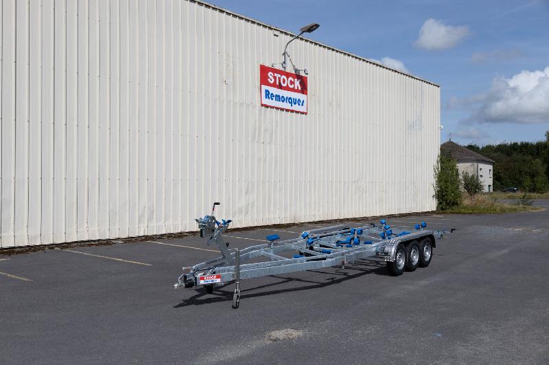 Location remorque porte bateau 3500kg 7m80 3 essieux_0