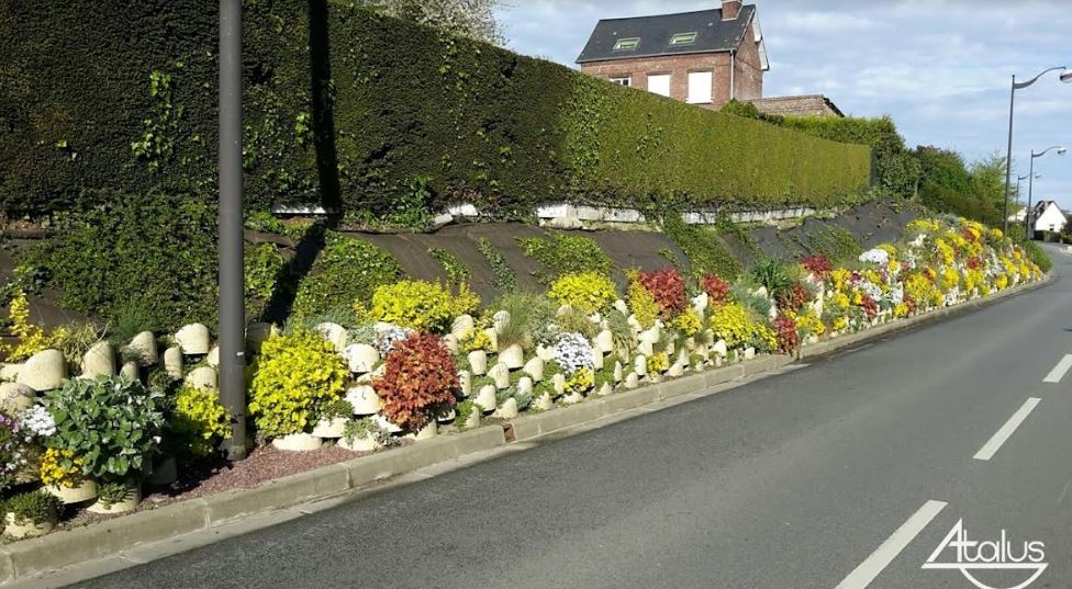 Éléments préfabriqués pour mur de soutènement en béton