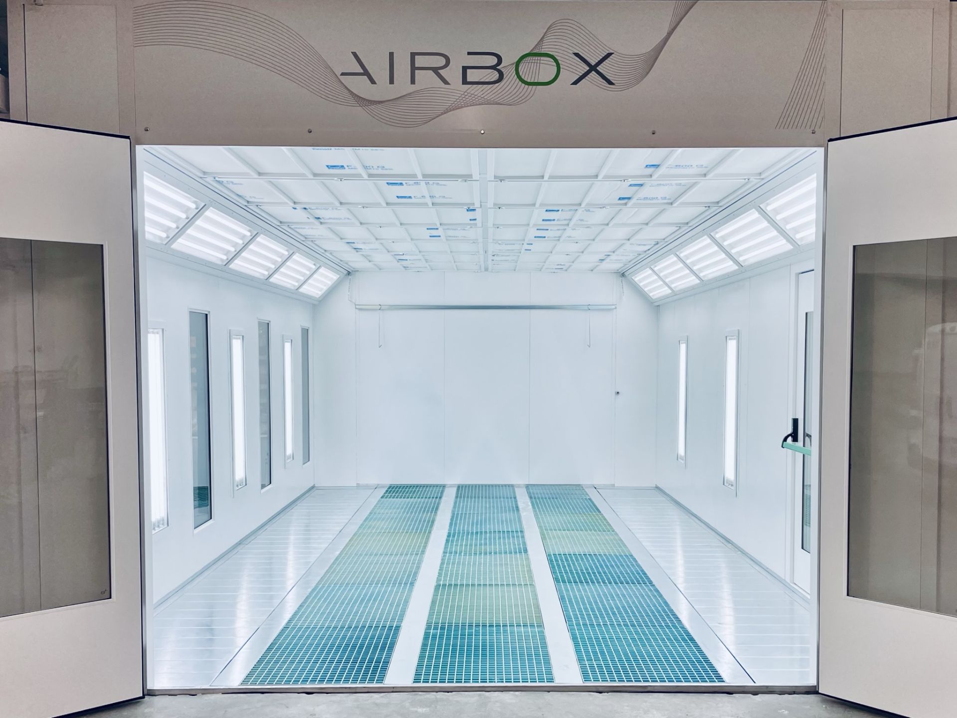 Cabine de peinture pour pistolage et étuvage - AUTOBOX GT - Livraison et montage inclus - Ventilation verticale - Modèle personnalisable_1