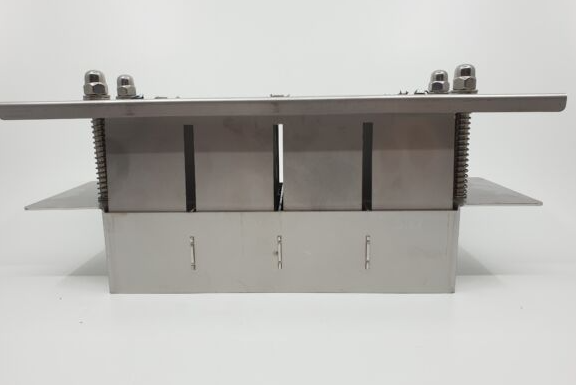 Presse-mottes INOX Grand Modèle - 8 mottes de 5 x 5 x 5 cm pour plants vigoureux_0