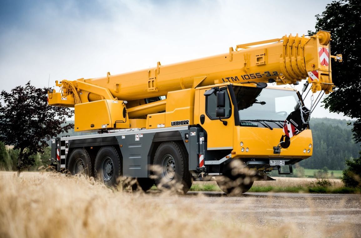 Grue automotrice LTM 1055-3.2 - Liebherr - capacité de charge max 55 t - flèche télescopique jusqu'à 40 m_0