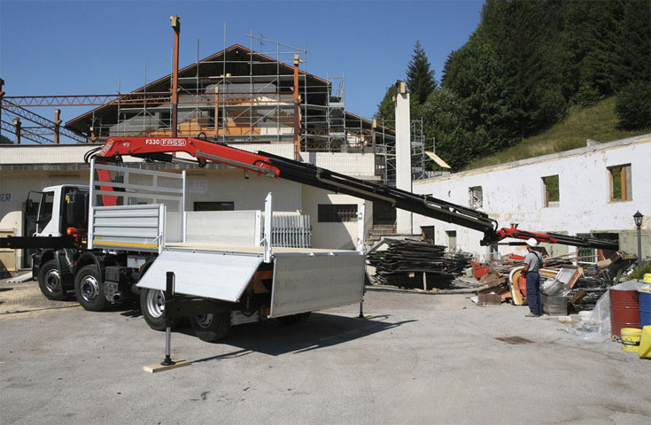 Grue auxiliaire Fassi F335A E-Dynamic - levage jusqu'à 31,7 tm - bras hydraulique jusqu'à 26,70 m avec jib_0