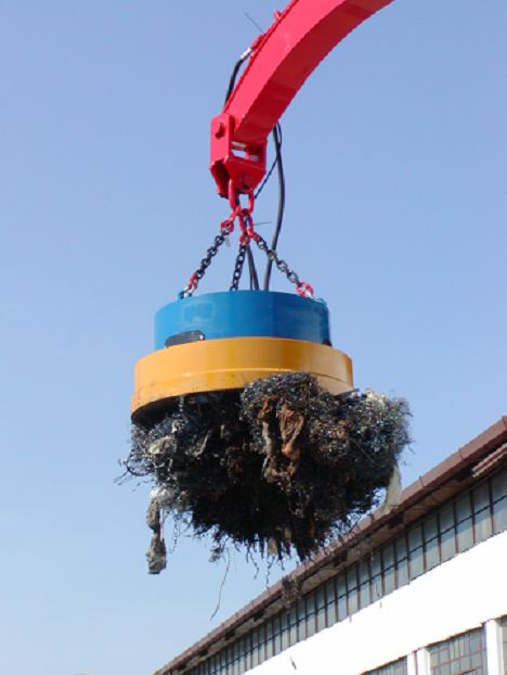 Electro-aimant pendulaire avec génératrice pour pelles 4 à 70 tonnes_1