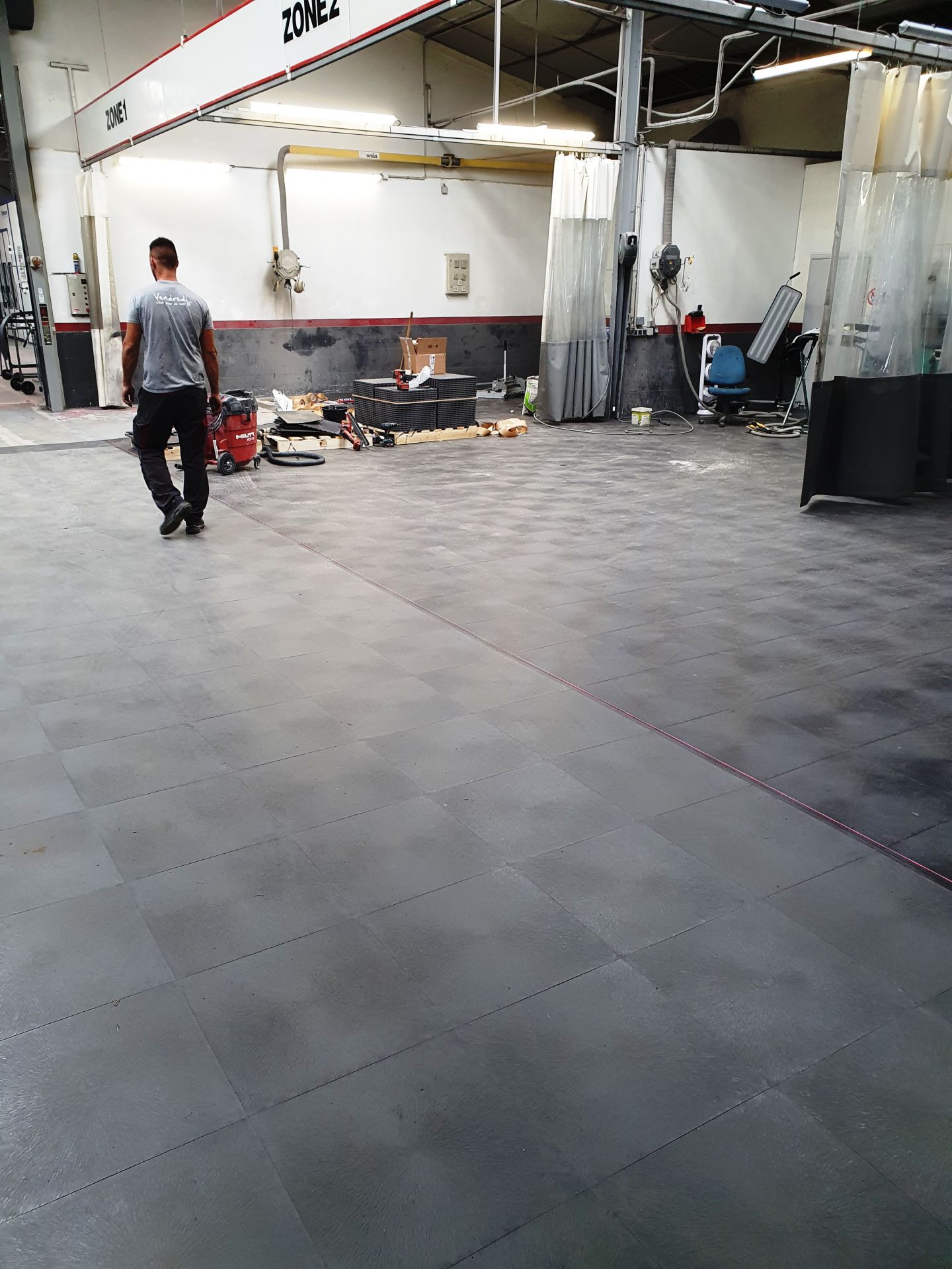 Sol en dalle IBOTAC pour les ateliers mécaniques, les ateliers de garage et la carrosserie - KLICK_1