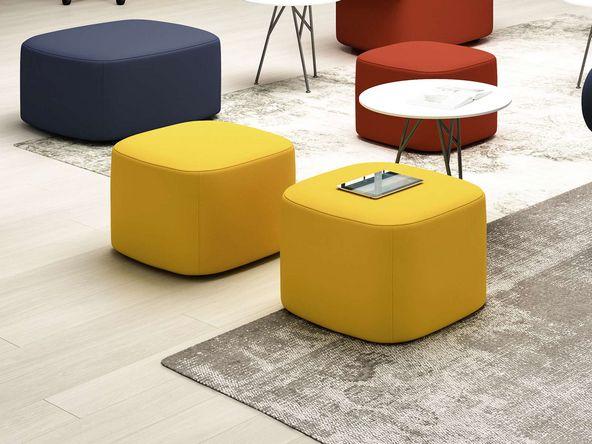 Pouf d'accueil Magnet sur pieds_0