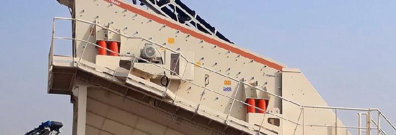 Crible incliné Série Compact CVB™ - polyvalent et durable pour carrières et mines_0
